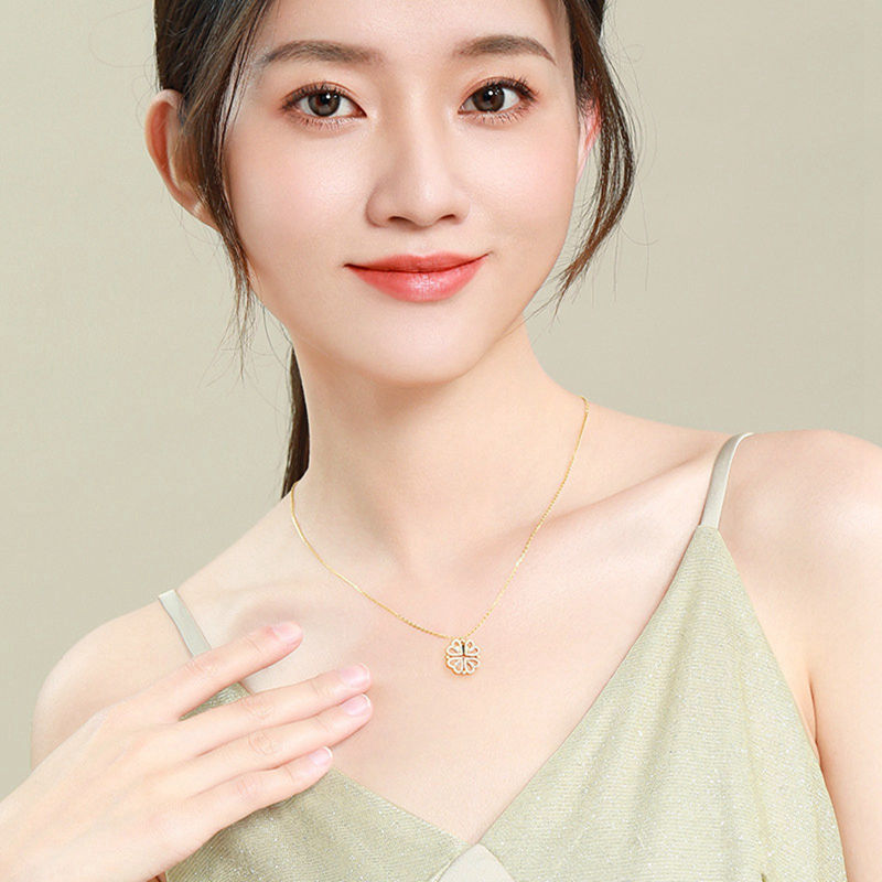 Magnetic Folding Heart Shaped Four Leaf Clover Necklace